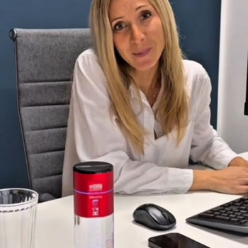 Anwendung Wasserstoffbooster H2Master Frau Anwendung Wasserstoffbooster H2Master Frau