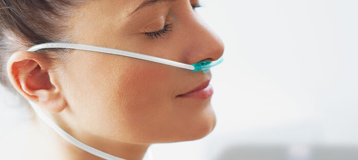 Biohacking: Frau inhaliert Wasserstoff