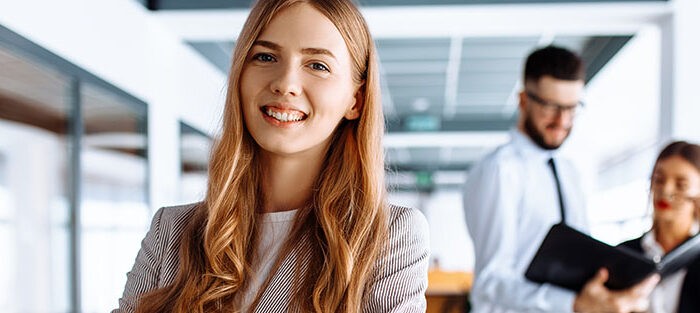 Mitarbeiter au dem Flur